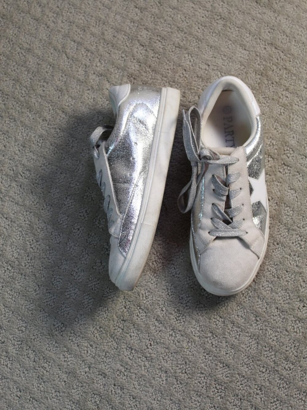 Party Size 8 Silver White Suede Low Top Lace Up Sneakers
